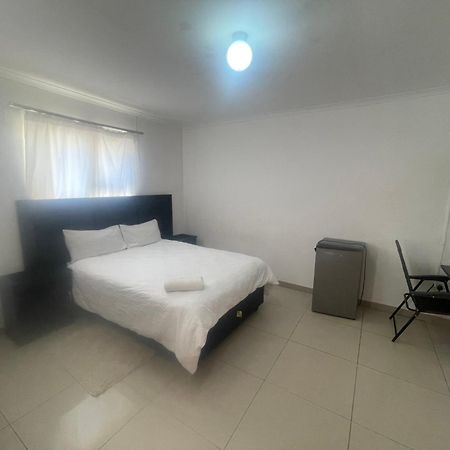Sabrina Guesthouse ซูเมบ ภายนอก รูปภาพ