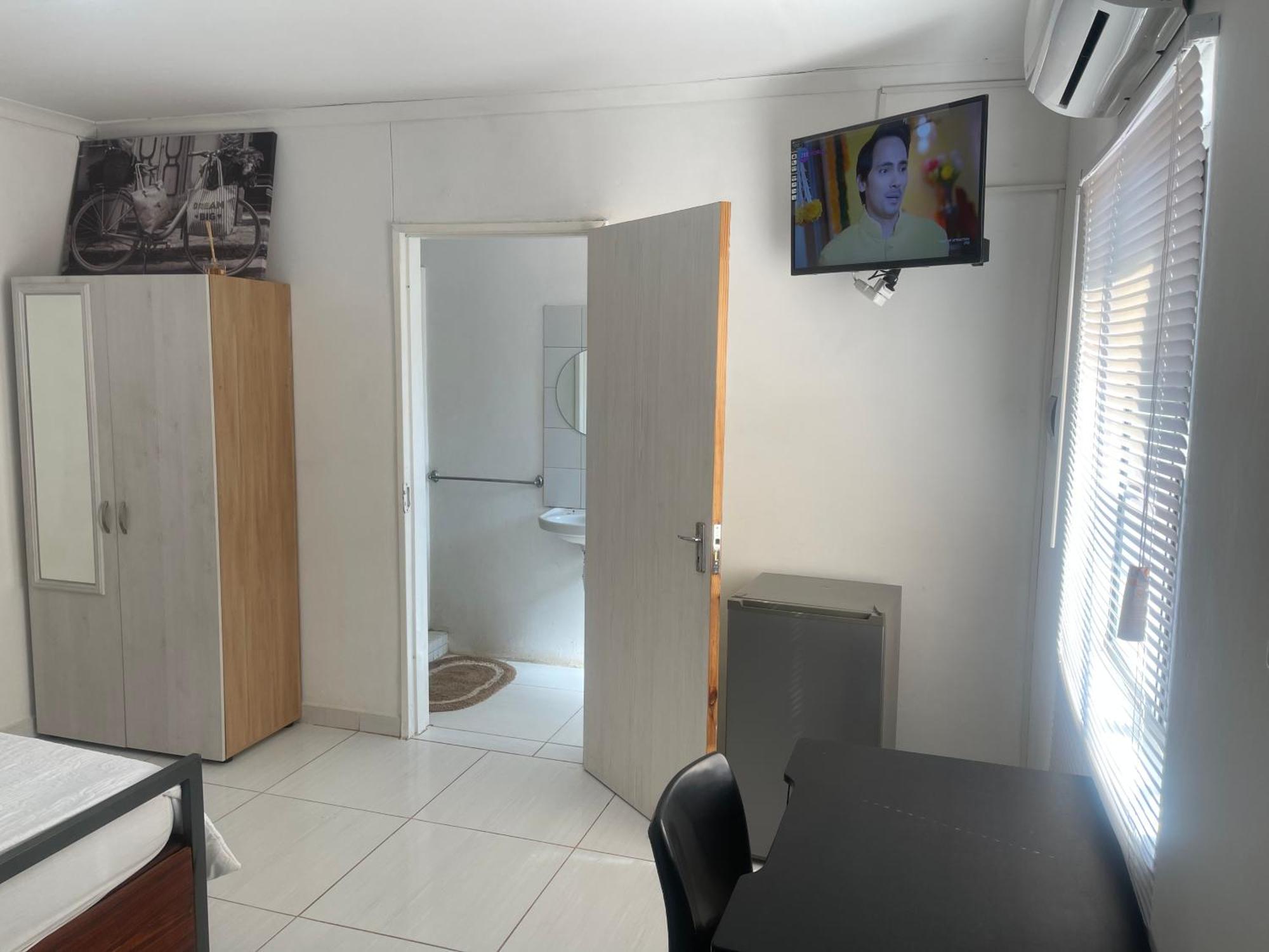 Sabrina Guesthouse ซูเมบ ภายนอก รูปภาพ