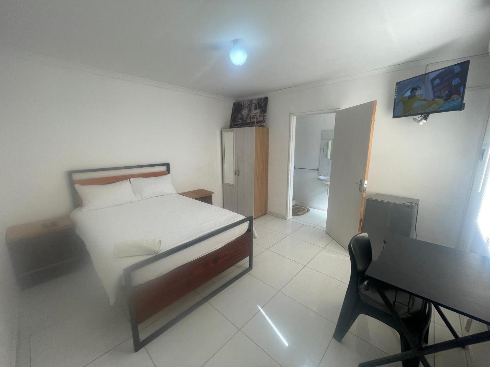 Sabrina Guesthouse ซูเมบ ภายนอก รูปภาพ