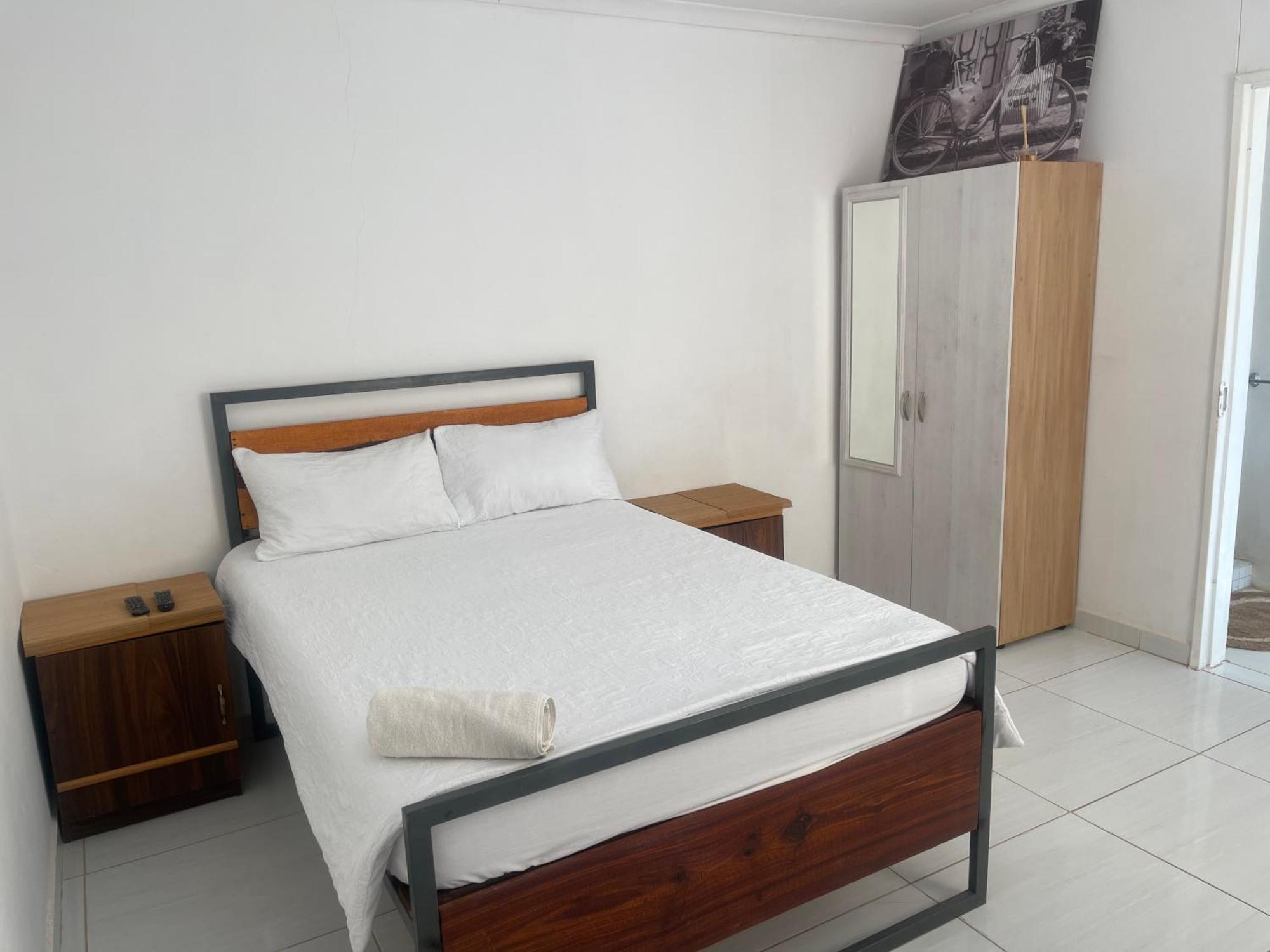 Sabrina Guesthouse ซูเมบ ภายนอก รูปภาพ